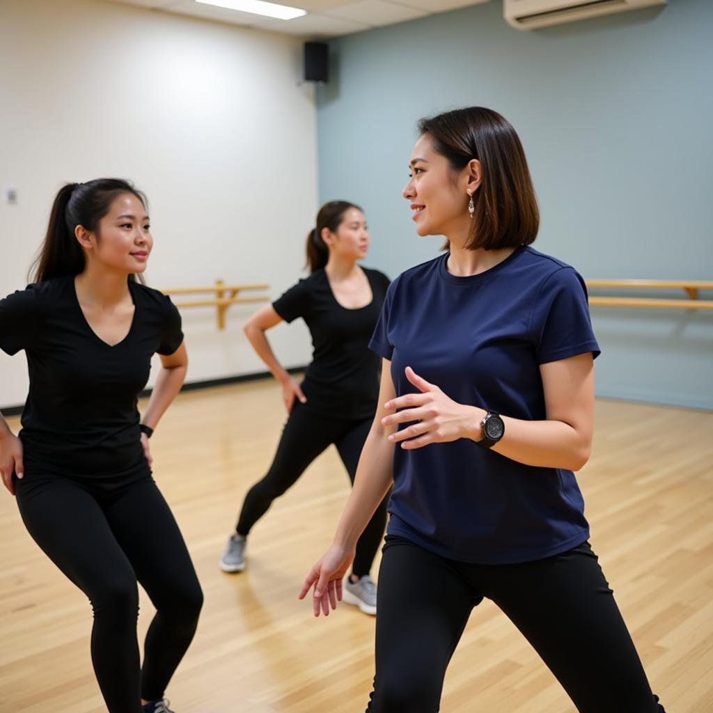 Giảng viên hướng dẫn Aerobic tại trường Đại học Luật Hà Nội